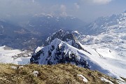 68 Pareti rocciose del versante nord dell'anticima 